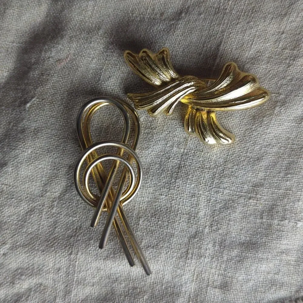 Vintage Signed Brooch Set – Gerry & Sarah Coventry Gold Tone Costume Jewelry - Picture 2 of 8